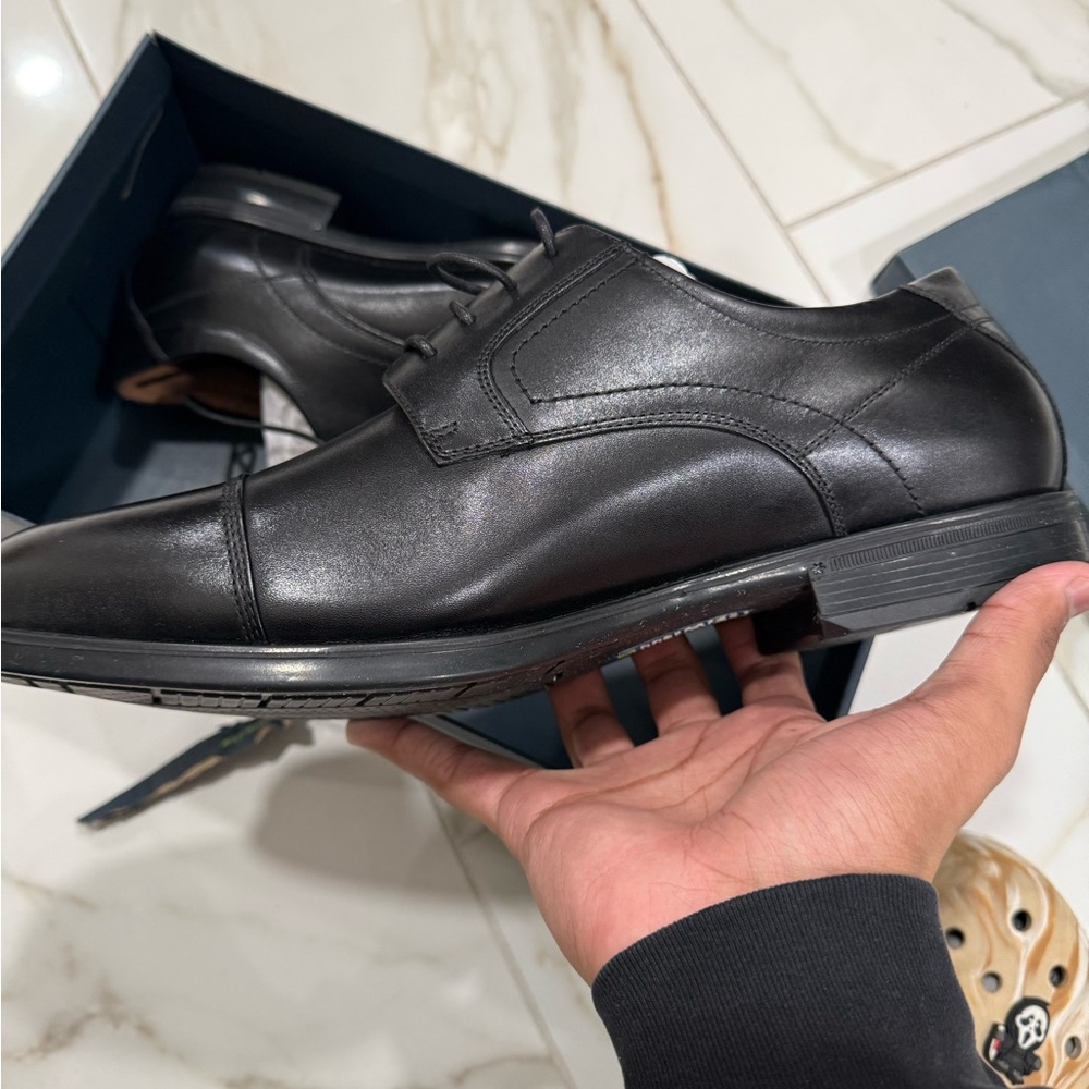 FLORSHEIM BLACK LEATHER MIDTOWN CAP - TOE SHOES